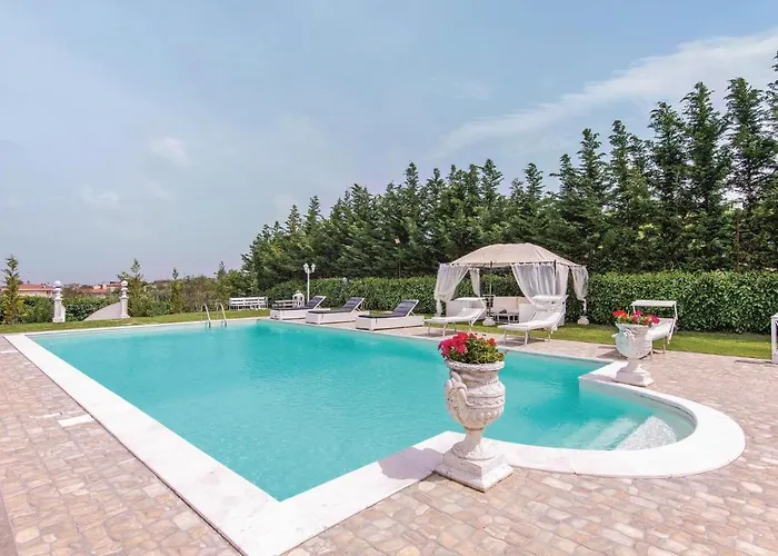 2 Bedroom Stunning In Roma