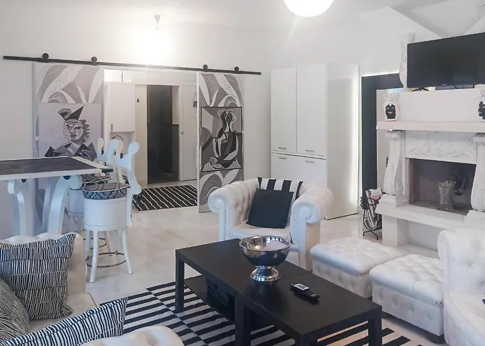 2 Bedroom Stunning In רומא